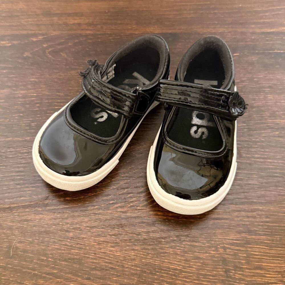 Keds toddler girl patent black leather shoe size 5 5.5”. age range 12-24 months